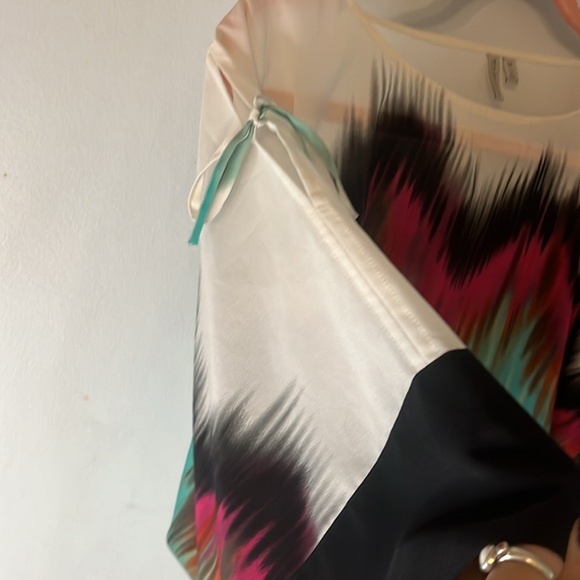 Madison Blouse Dolman Sleeves Cut Out Shoulder With Tie Gorgeous! Size Medium - Picture 3 of 11